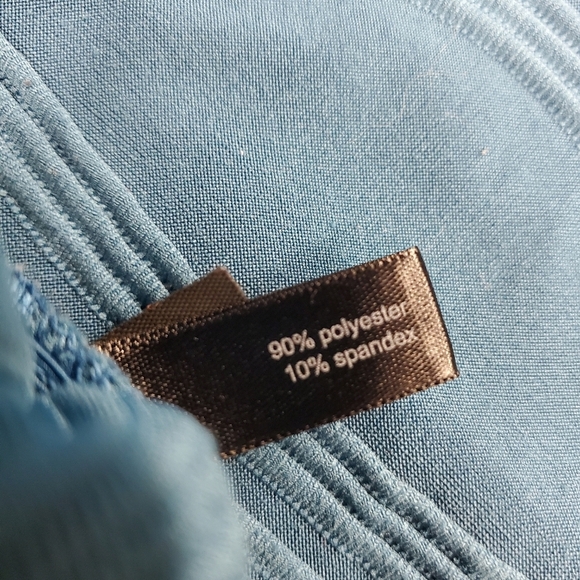 #043 The Limited XS High neck sleeveless top - Picture 7 of 11